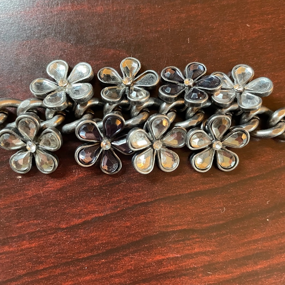 Abercrombie & Fitch flower bracelet - Picture 3 of 5